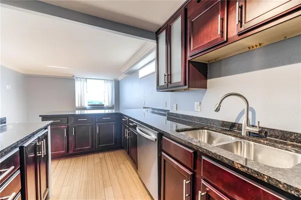 $145,000 | 700 East 8th Street, Unit 16O, Kansas City, MO 64106