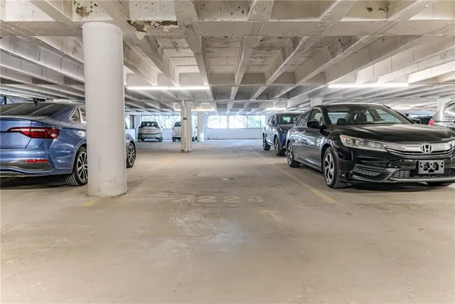 $152,500 | 700 East 8th Street, Unit 16O, Kansas City, MO 64106