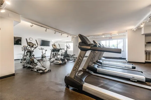 $145,000 | 700 East 8th Street, Unit 16O, Kansas City, MO 64106