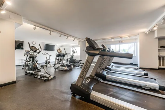 $152,500 | 700 East 8th Street, Unit 16O, Kansas City, MO 64106