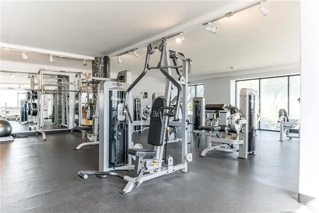 $152,500 | 700 East 8th Street, Unit 16O, Kansas City, MO 64106