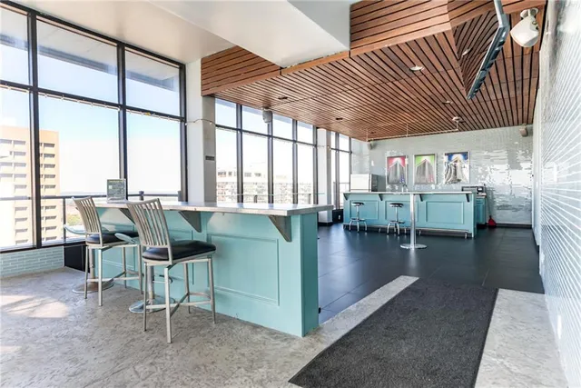 $152,500 | 700 East 8th Street, Unit 16O, Kansas City, MO 64106