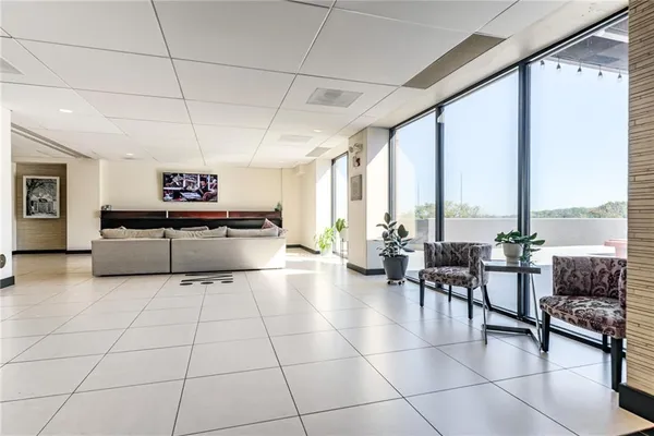 $145,000 | 700 East 8th Street, Unit 16O, Kansas City, MO 64106