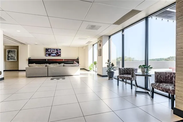 $152,500 | 700 East 8th Street, Unit 16O, Kansas City, MO 64106