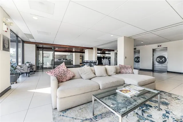 $152,500 | 700 East 8th Street, Unit 16O, Kansas City, MO 64106