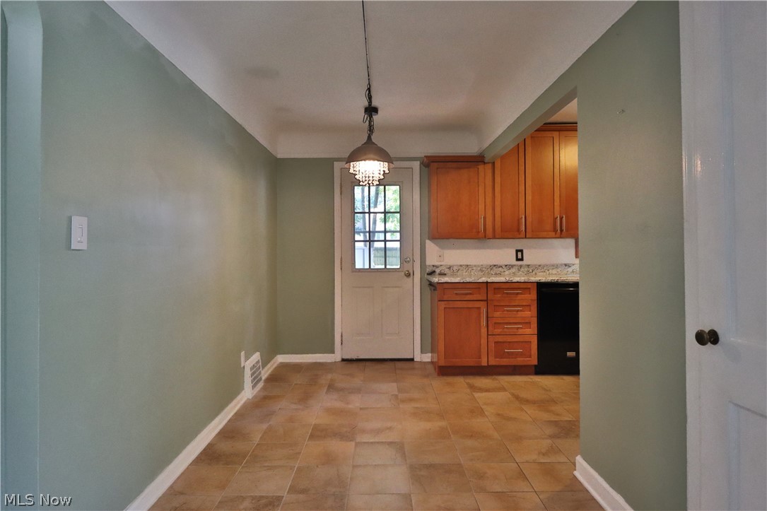 1091 Churchill Road Lyndhurst, OH 44124 - Photo 7 of 23 Gallery Image 7
