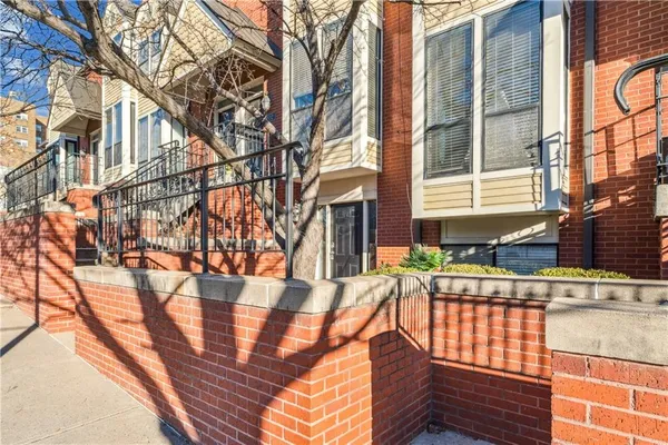 $260,000 | 530 West 10th Street, Unit 530, Kansas City, MO 64105
