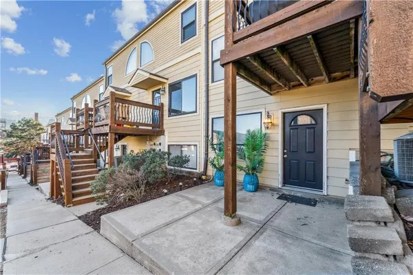 $260,000 | 530 West 10th Street, Unit 530, Kansas City, MO 64105