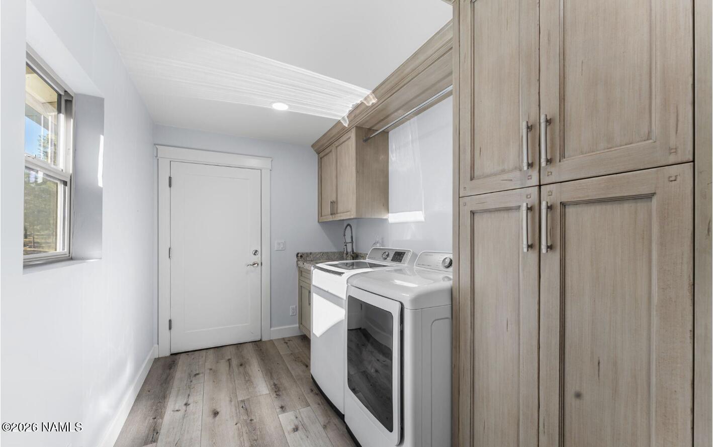 5055 Townsend-Winona Road Flagstaff, AZ 86004 - Photo 26 of 33 Laundry Room
