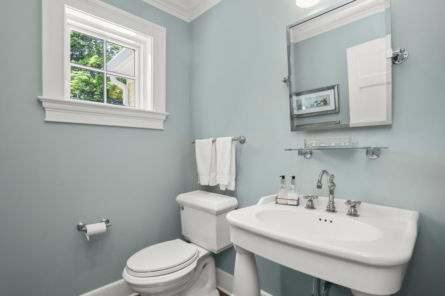 538 Laurel Road New Canaan, CT 06840 - Photo 8 of 28 a bathroom with a sink mirror and toilet