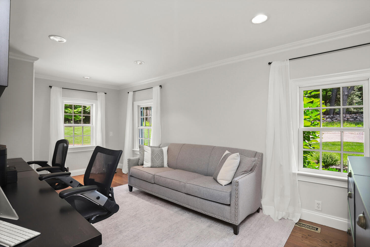 538 Laurel Road New Canaan, CT 06840 - Photo 9 of 28 a living room with furniture and windows
