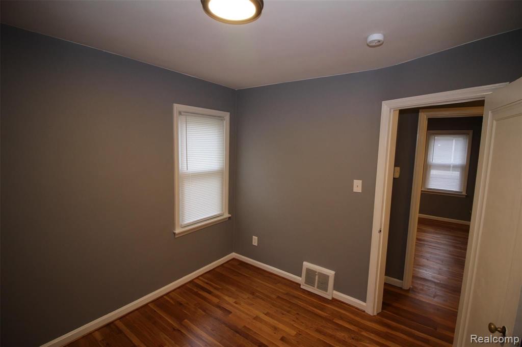 24080 Colgate Street Dearborn Heights, MI 48125 - Photo 22 of 32