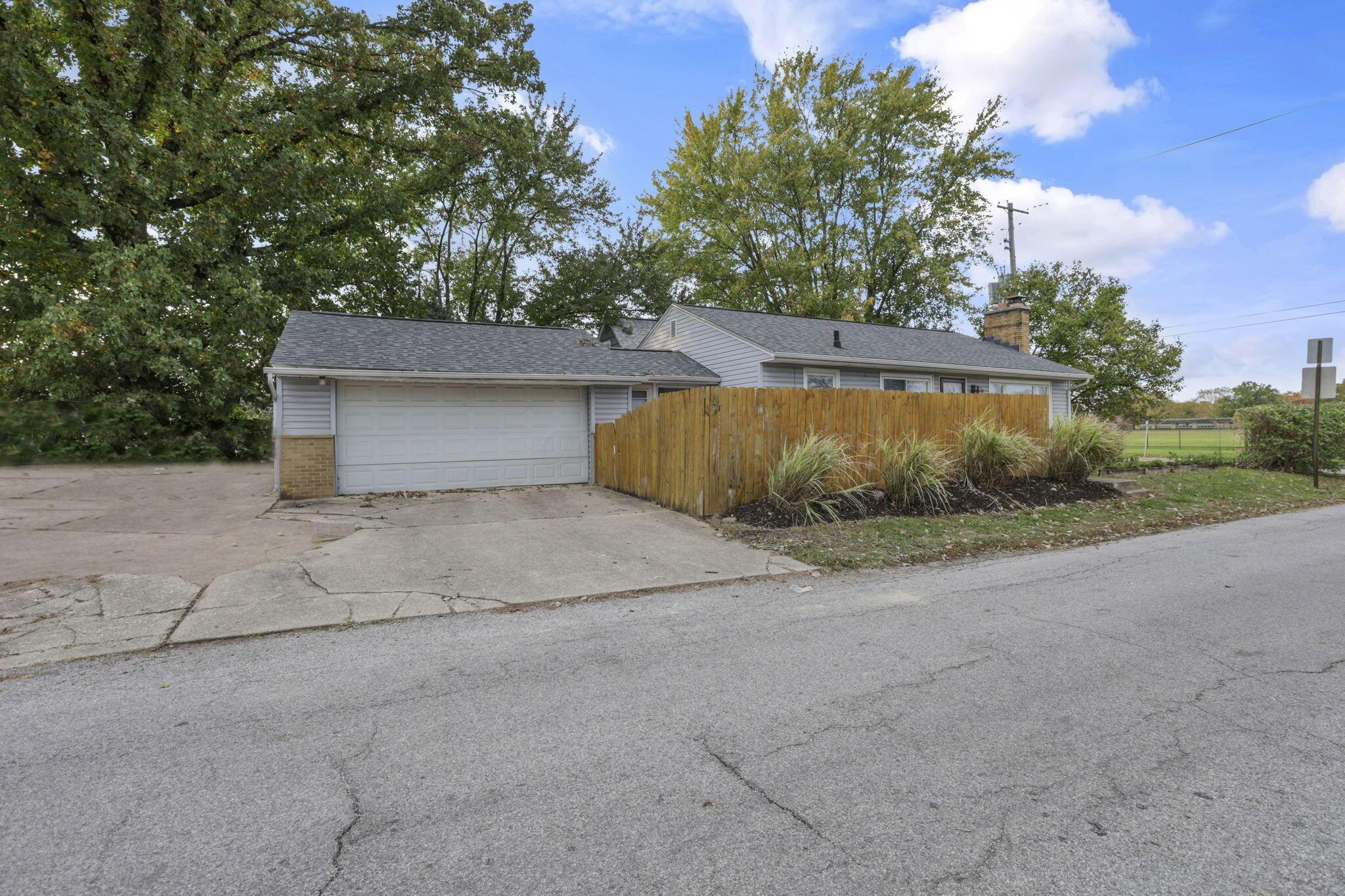 601 Morse Road Columbus, OH 43214 - Photo 4 of 41 4-web-or-mls-IMG_1094