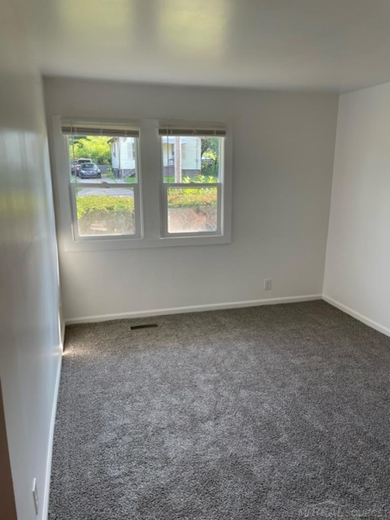 4102 Pengelly Road Flint, MI 48507 - Photo 11 of 17 50153569-685232f0-d706-4864-a124-a4d5afd54be1.JPG