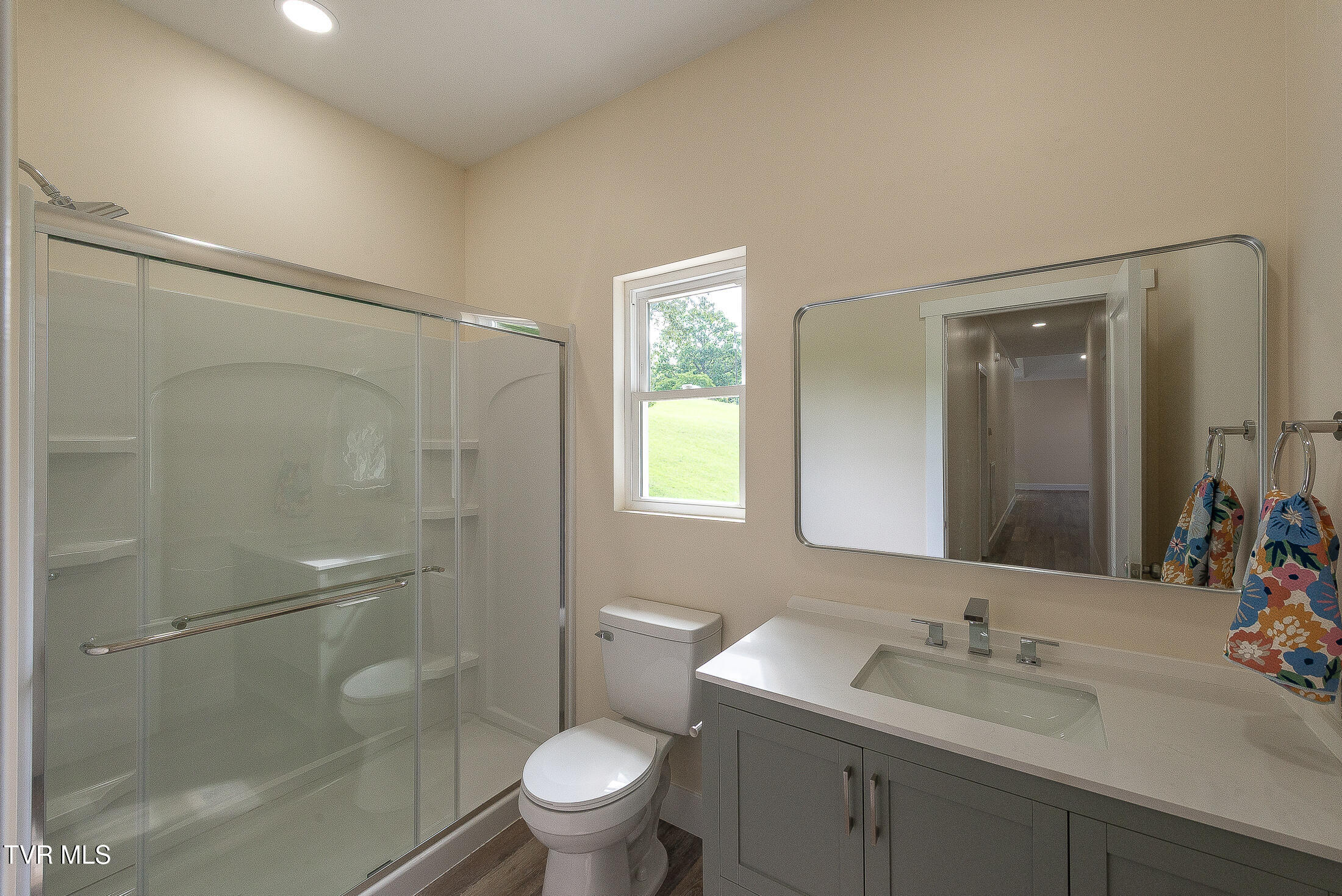 210 Wadlow Gap Road Kingsport, TN 37660 - Photo 12 of 39 bathroom