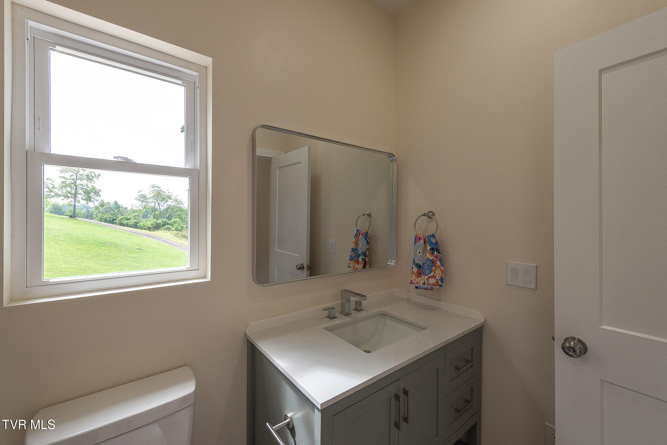 210 Wadlow Gap Road Kingsport, TN 37660 - Photo 13 of 39 bathroom
