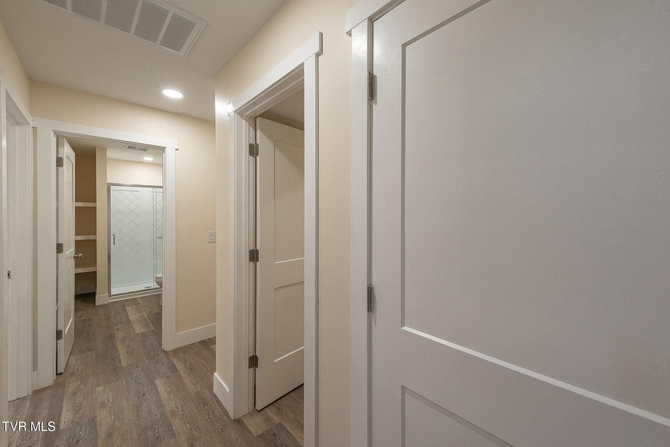 210 Wadlow Gap Road Kingsport, TN 37660 - Photo 16 of 39 hallway