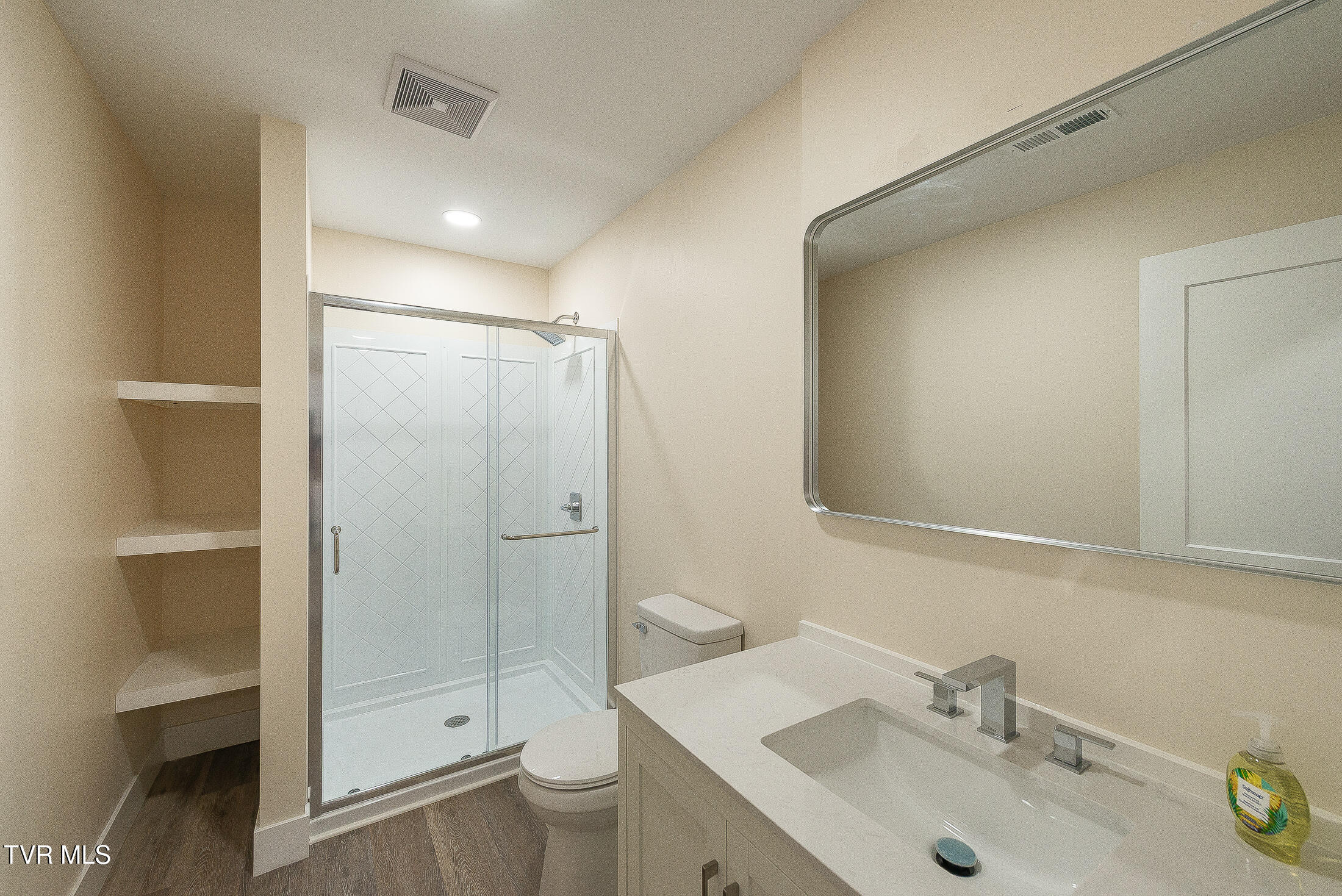 210 Wadlow Gap Road Kingsport, TN 37660 - Photo 19 of 39 bathroom