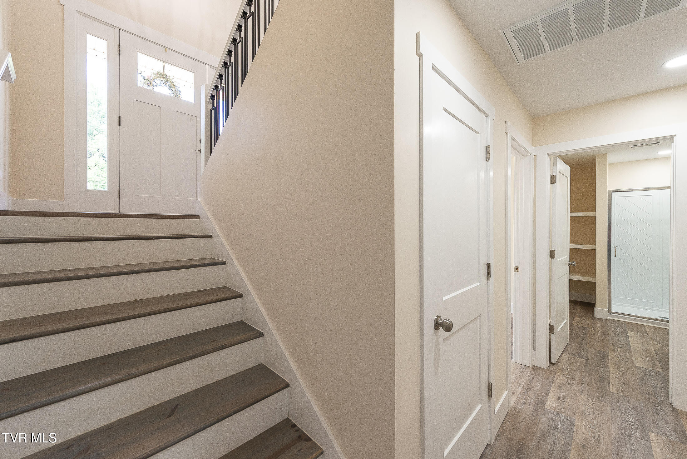 210 Wadlow Gap Road Kingsport, TN 37660 - Photo 22 of 39 interior