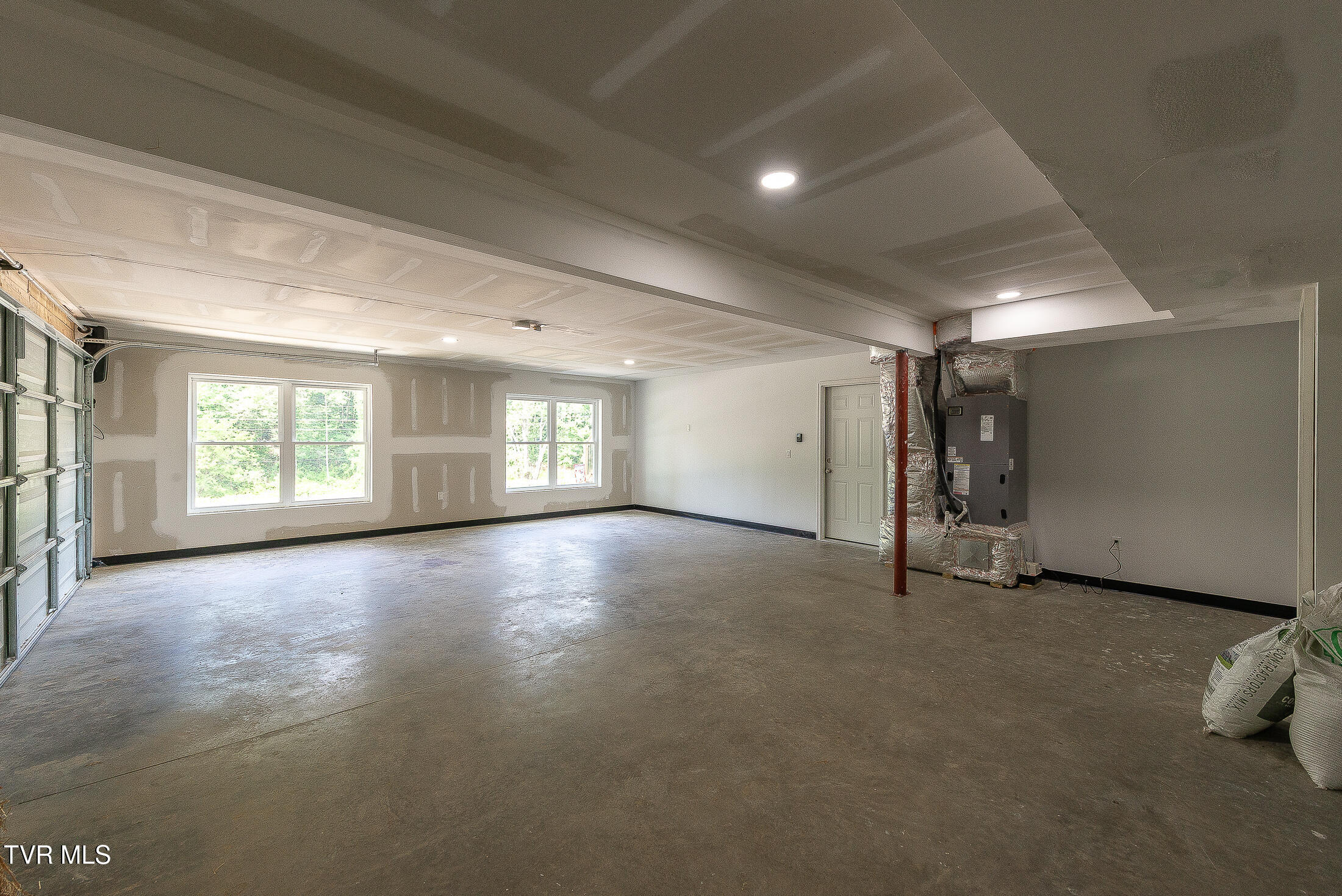 210 Wadlow Gap Road Kingsport, TN 37660 - Photo 24 of 39 garage