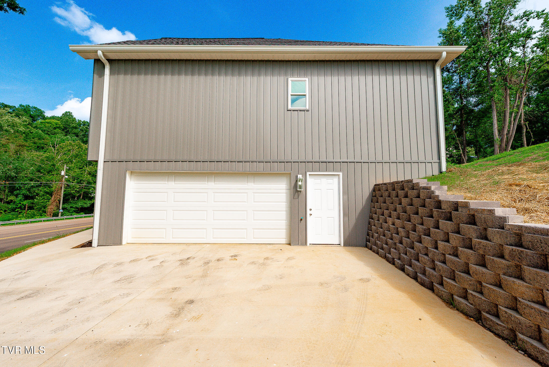210 Wadlow Gap Road Kingsport, TN 37660 - Photo 25 of 39 driveway