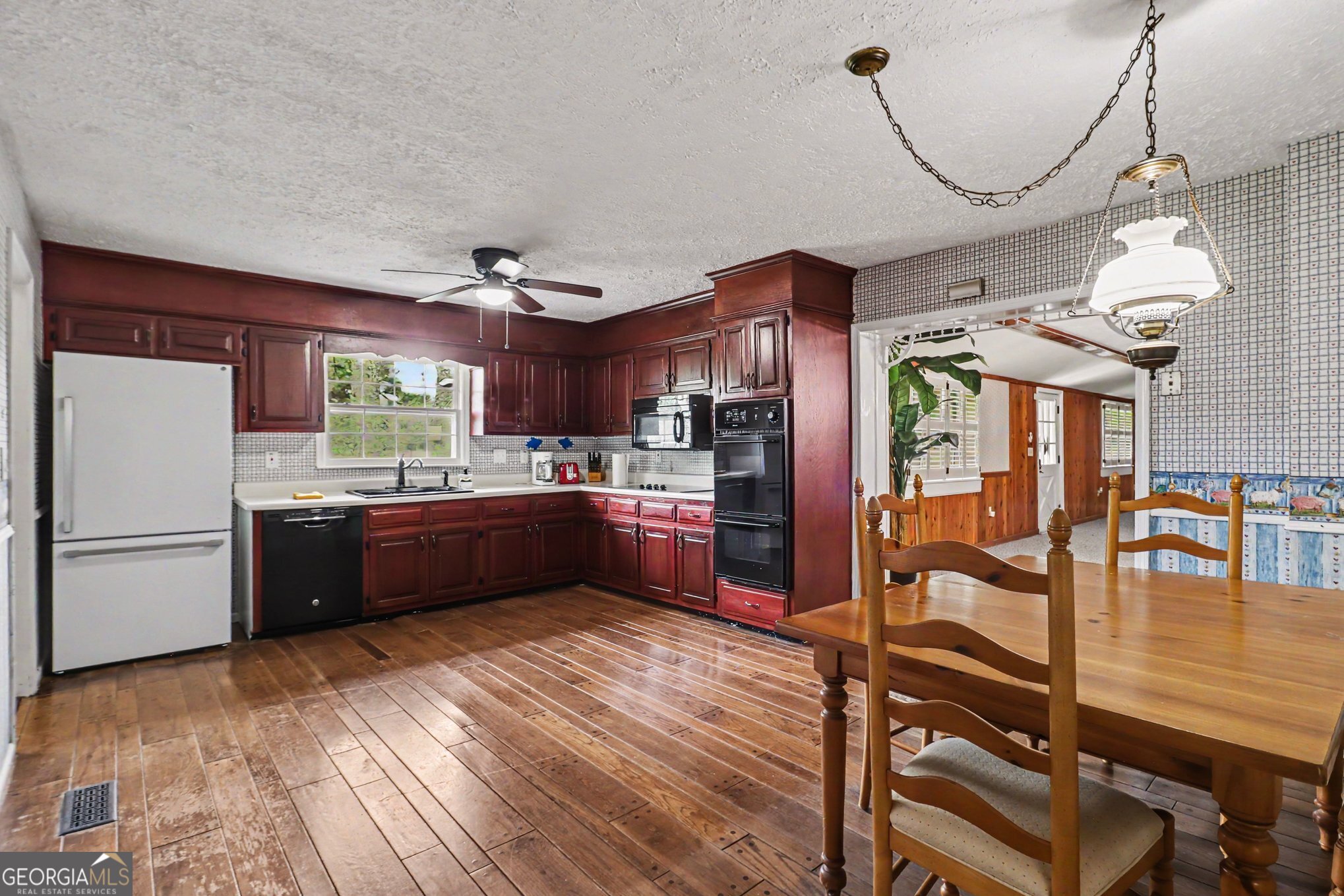 525 Lawshe Road Senoia, GA 30276 - Photo 8 of 35