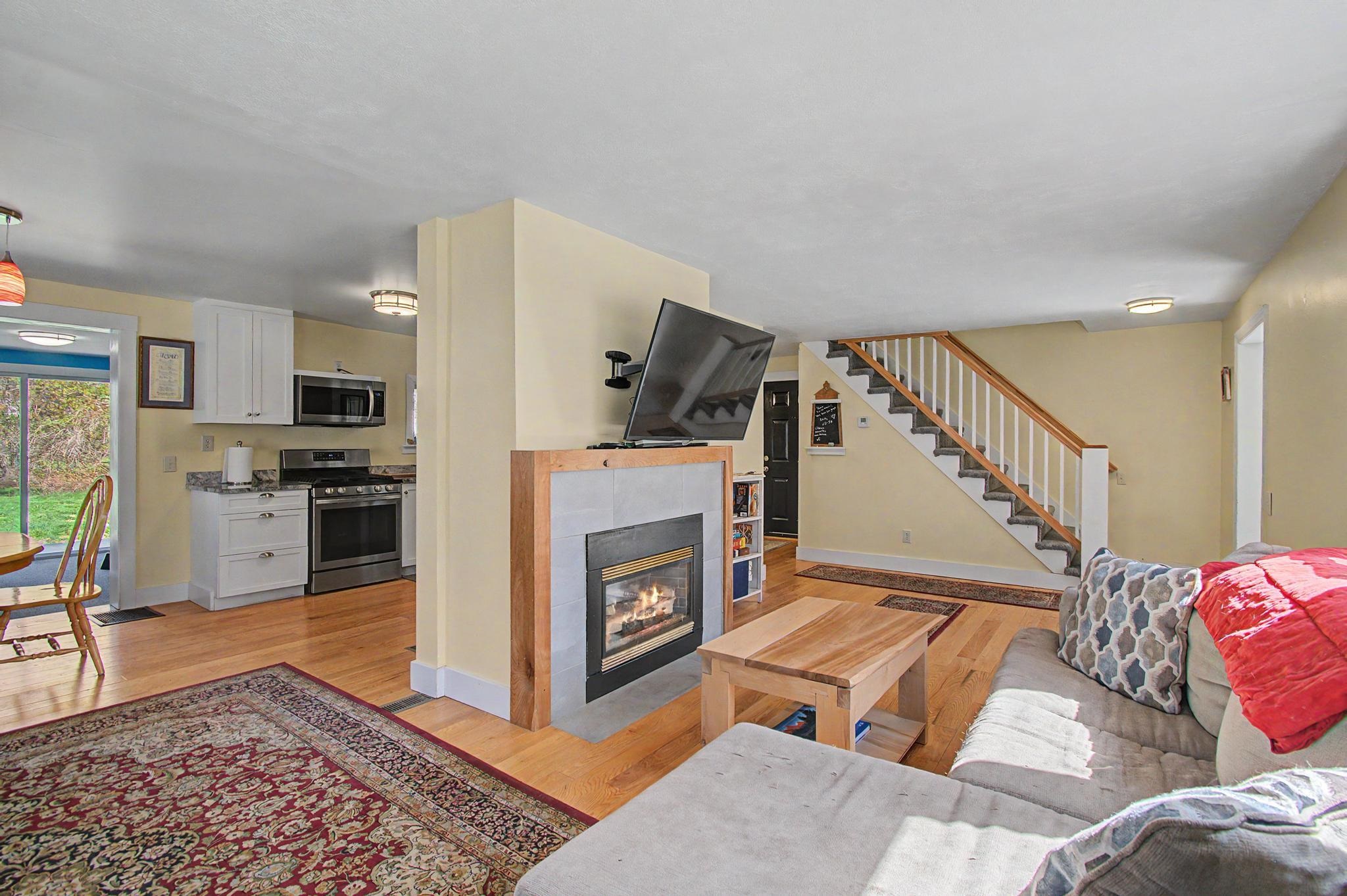 116 Woodbury Road Burlington, VT 05408 - Photo 3 of 28