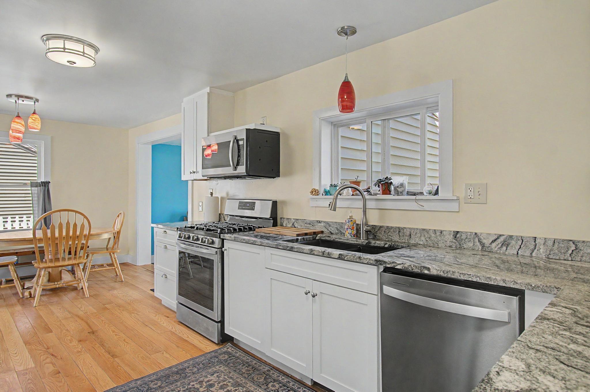 116 Woodbury Road Burlington, VT 05408 - Photo 4 of 28