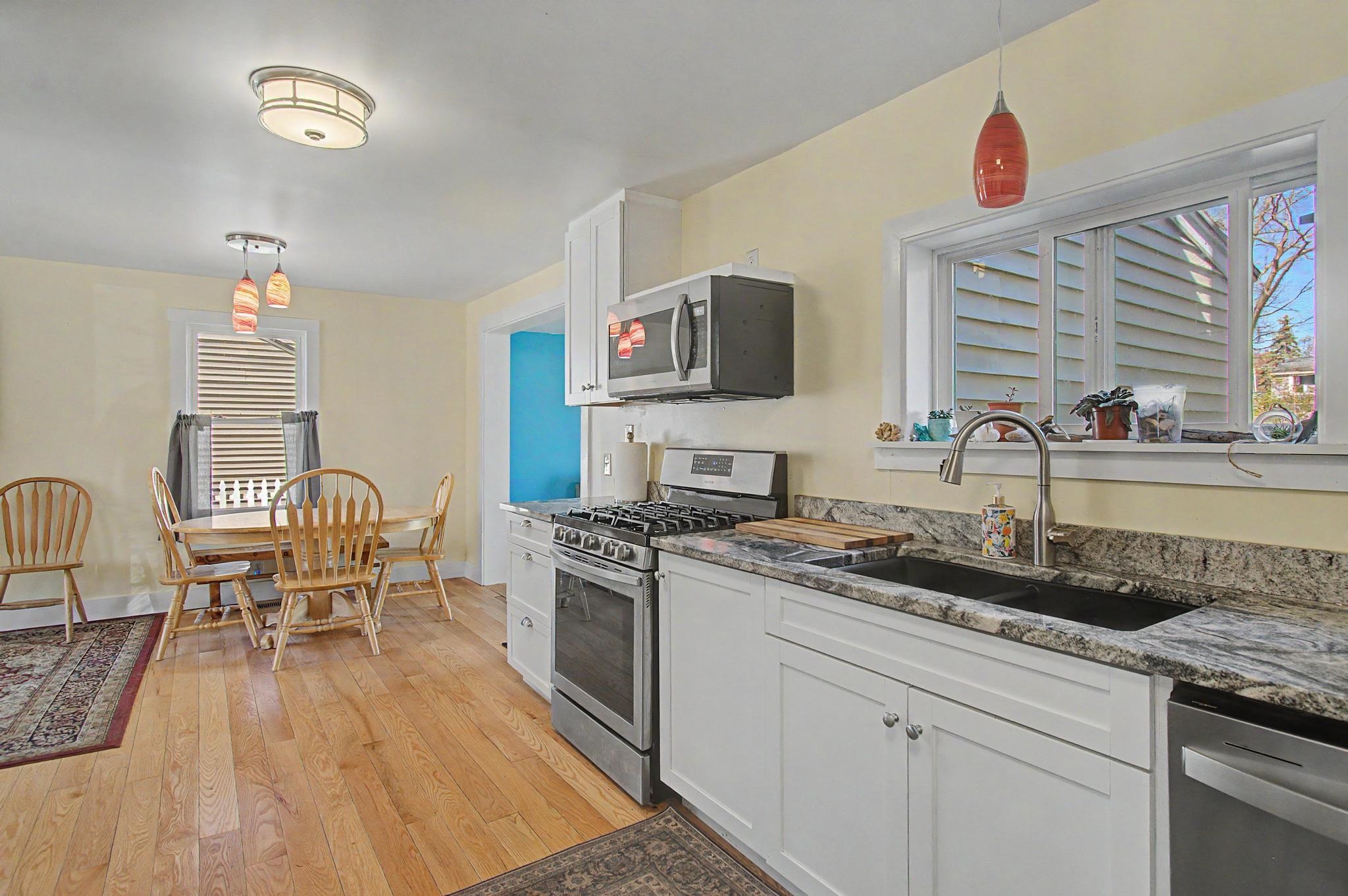 116 Woodbury Road Burlington, VT 05408 - Photo 5 of 28