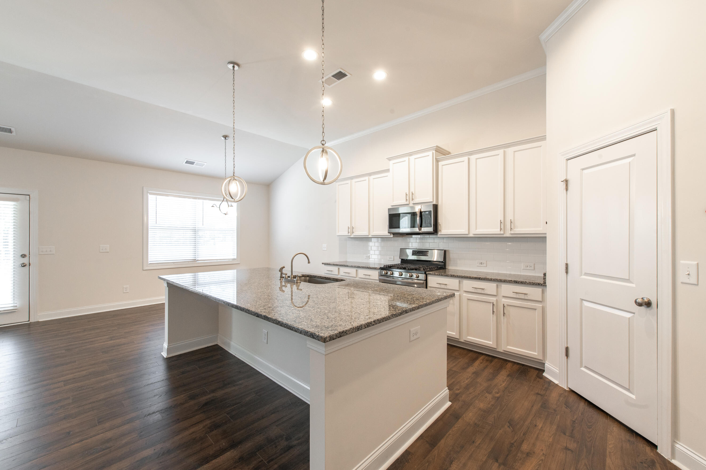 424 Little Pines Court Aiken, SC 29801 - Photo 7 of 34 Granite Countertops!