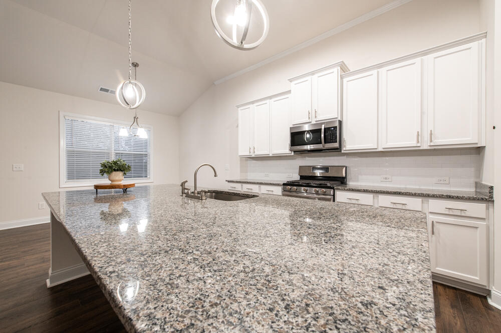 424 Little Pines Court Aiken, SC 29801 - Photo 8 of 34 Kitchen with Granite!