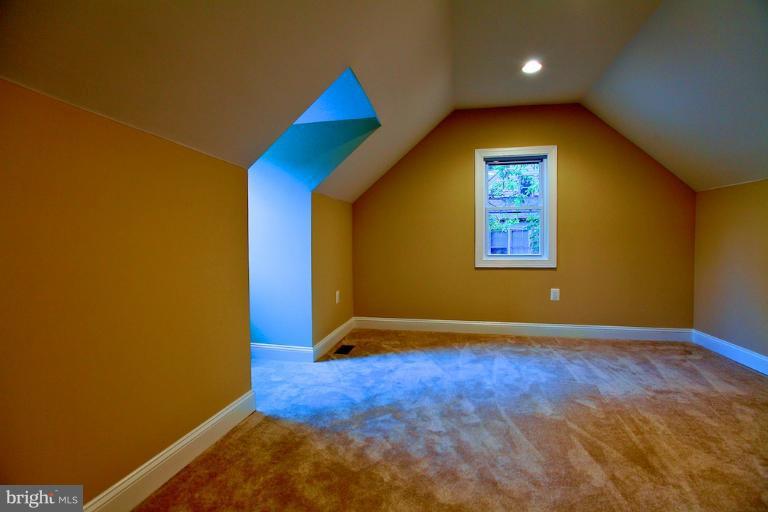 7775 Emerson Road Hyattsville, MD 20784 - Photo 27 of 30 Bedroom (Master)
