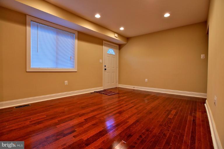 7775 Emerson Road Hyattsville, MD 20784 - Photo 29 of 30 Living Room