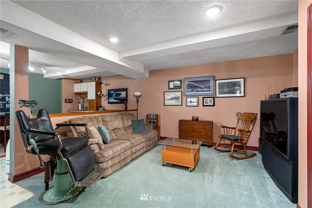 6135 Woodard Bay Road Northeast Olympia, WA 98506 - Photo 38 of 40 Gallery Image 38