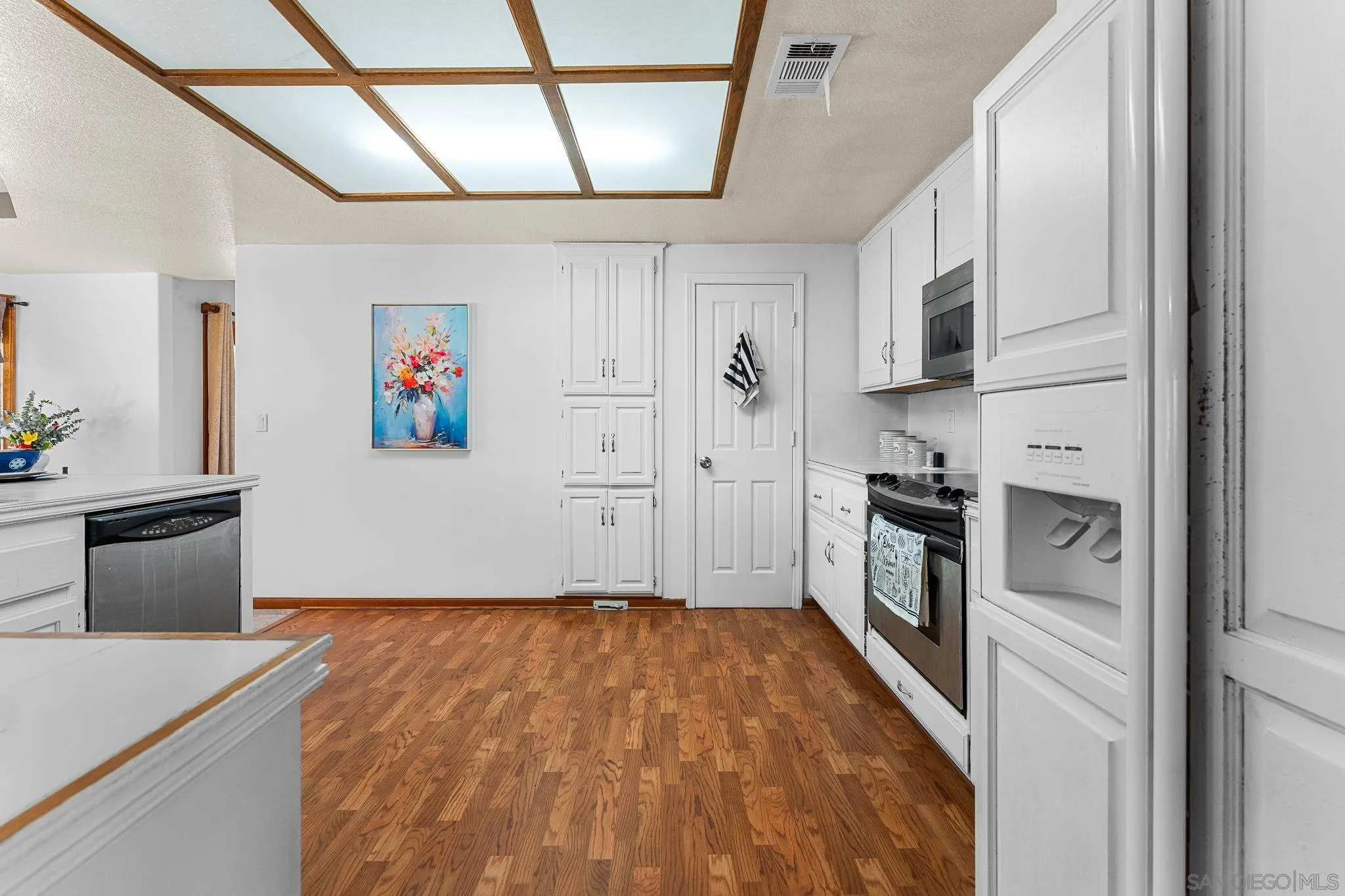 19775 Symeron Road Apple Valley, CA 92307 - Photo 20 of 73 a kitchen with granite countertop a refrigerator and a stove top oven