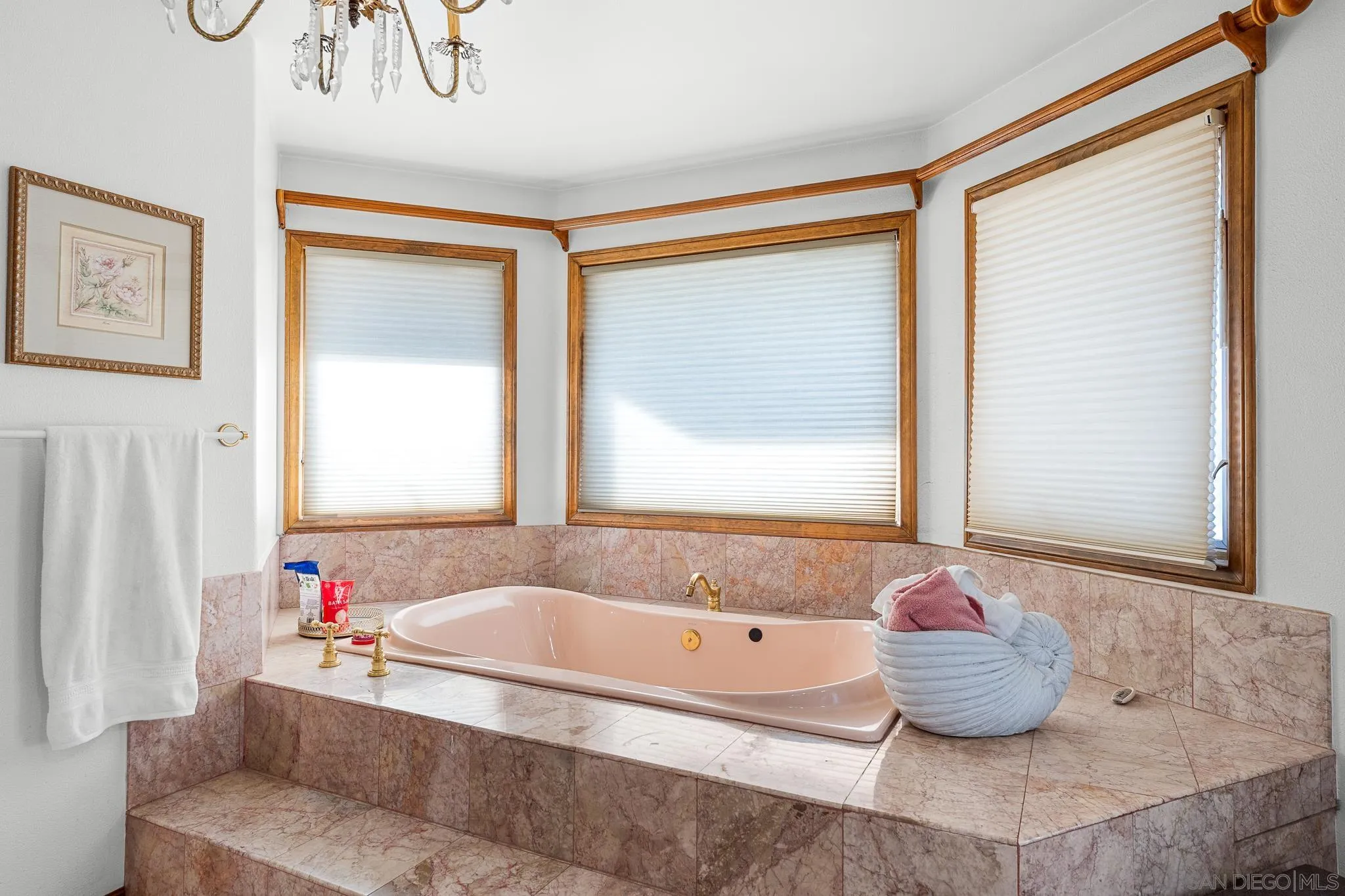 19775 Symeron Road Apple Valley, CA 92307 - Photo 39 of 73 a bathroom with a tub and a window