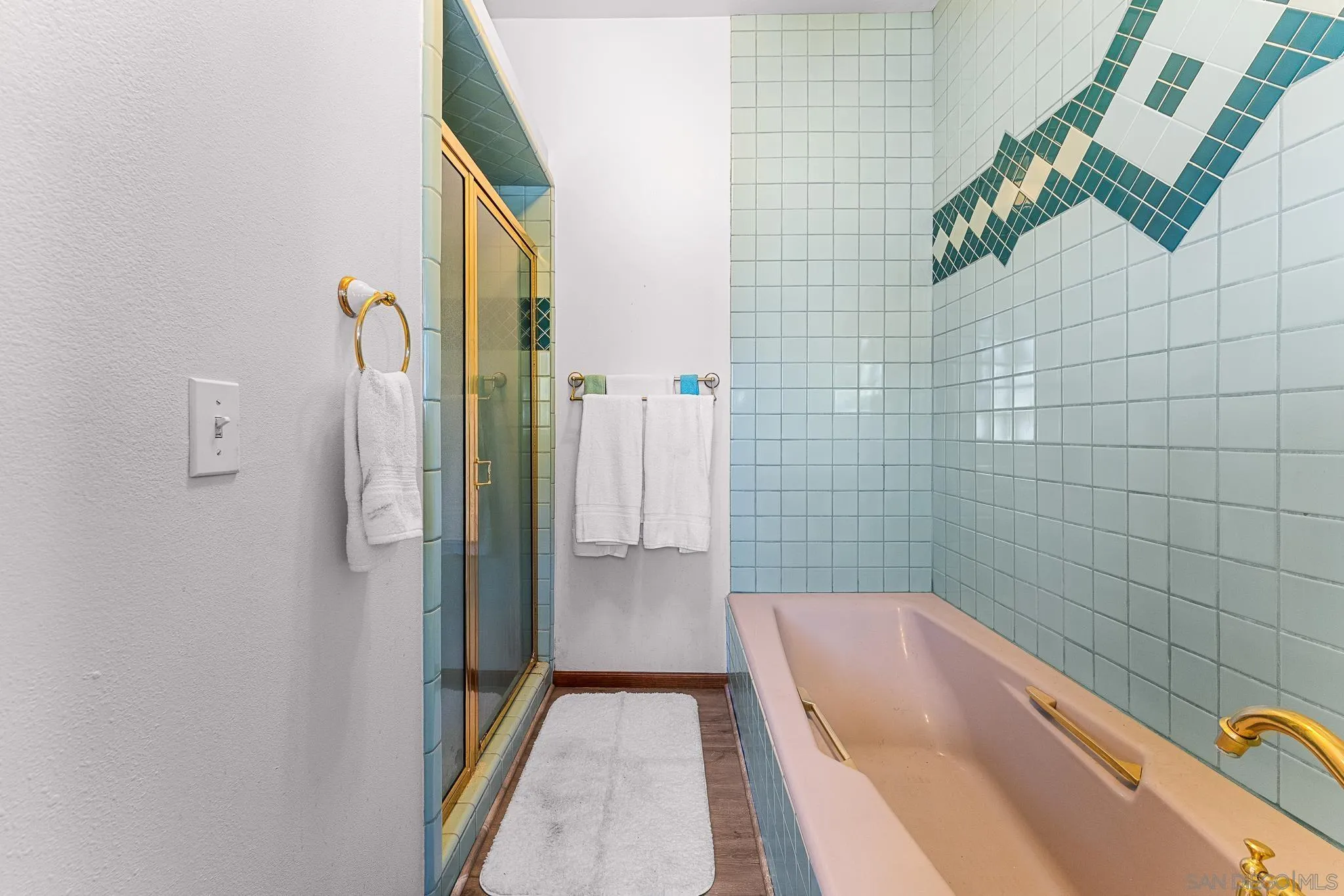 19775 Symeron Road Apple Valley, CA 92307 - Photo 49 of 73 a bathroom with a bathtub and shower