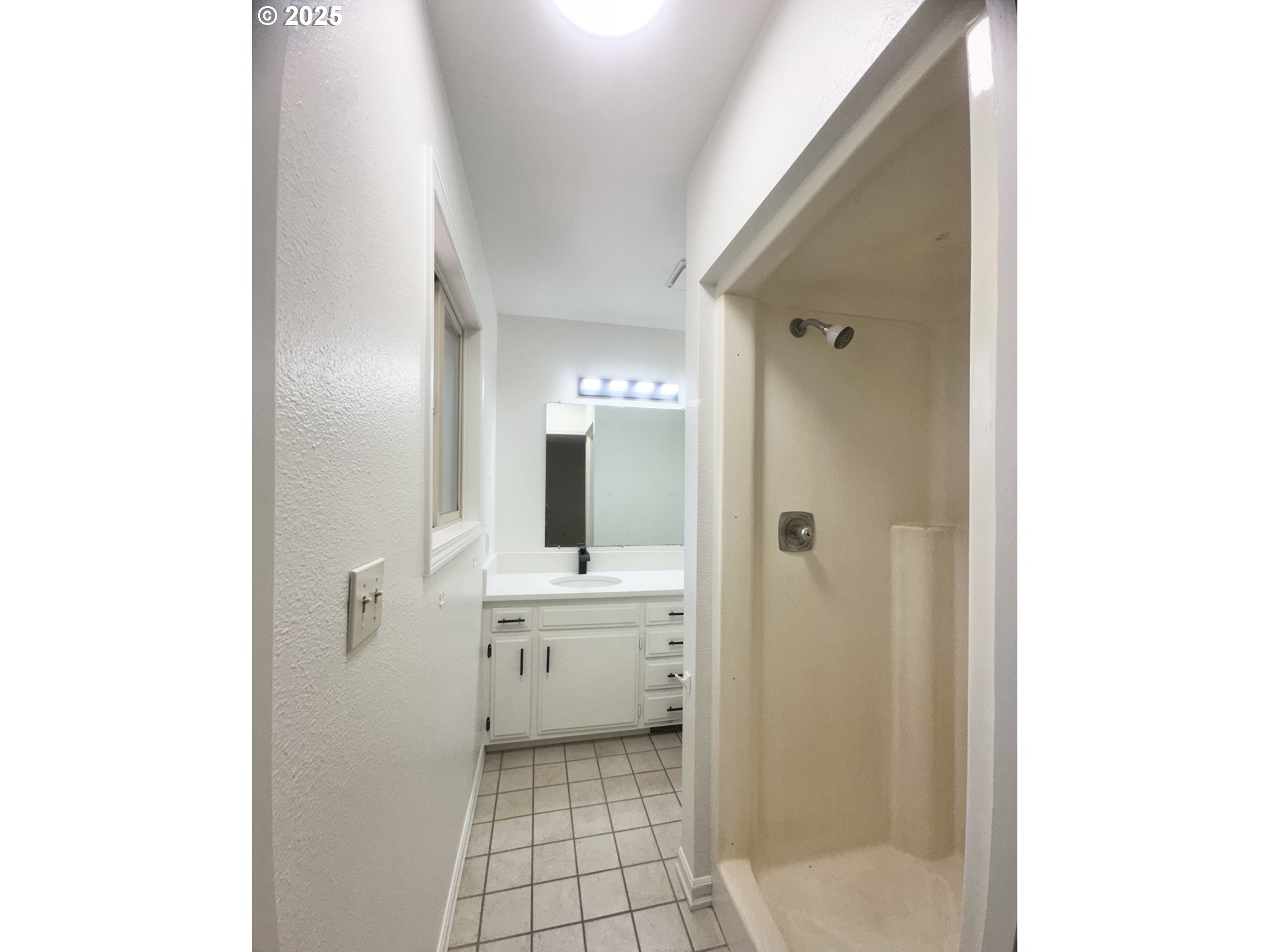 20698 South Mattoon Road Estacada, OR 97023 - Photo 16 of 41 a spacious bathroom with a shower