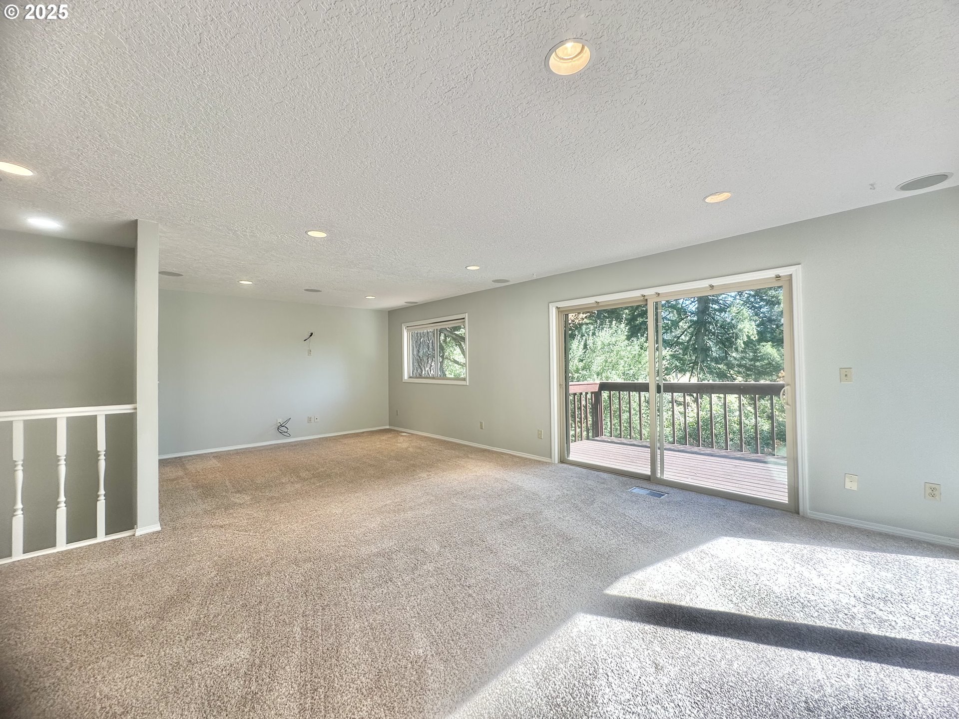 20698 South Mattoon Road Estacada, OR 97023 - Photo 4 of 41 a view of an empty room with a window