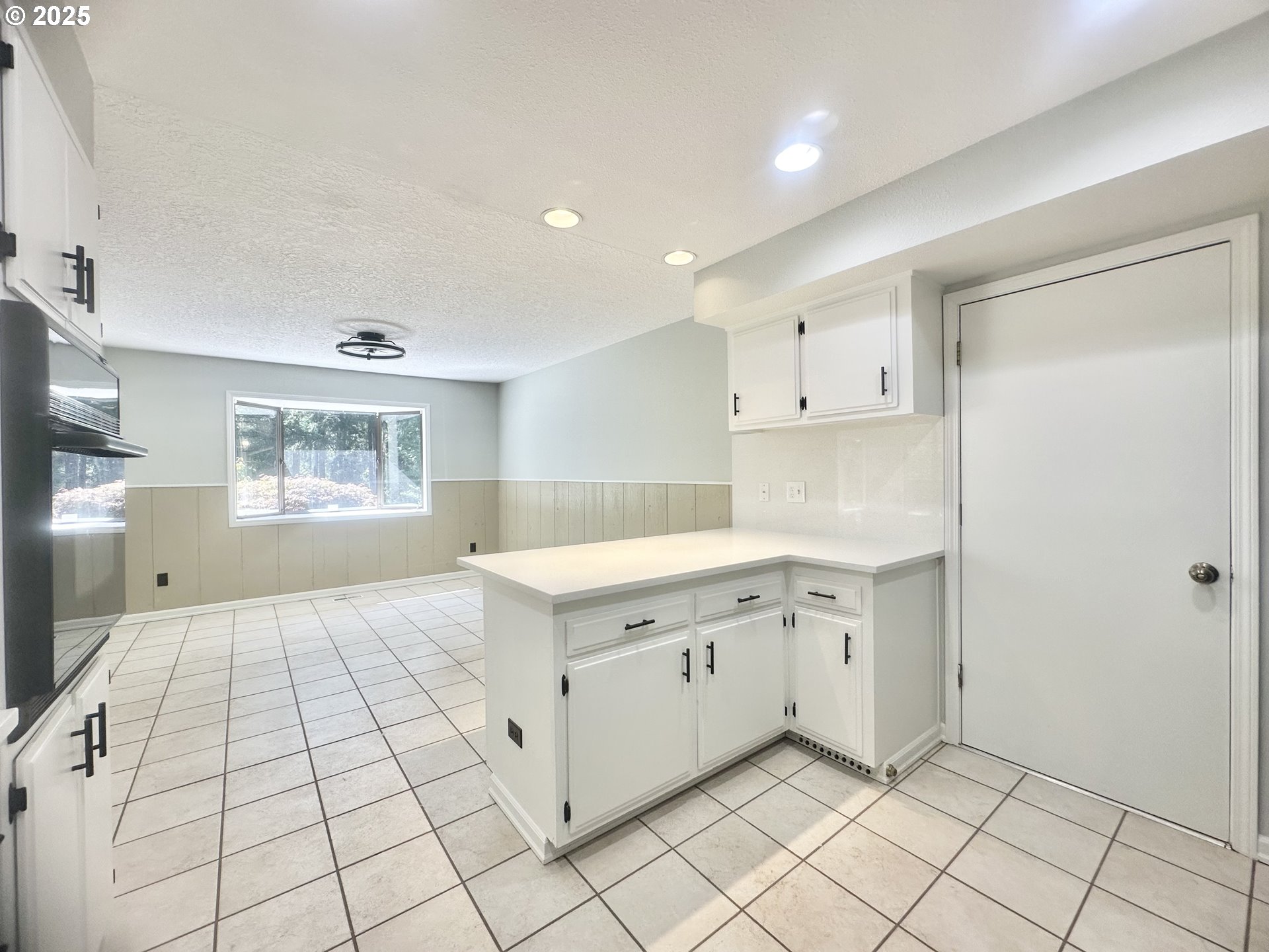 20698 South Mattoon Road Estacada, OR 97023 - Photo 9 of 41 a kitchen with granite countertop white cabinets and window