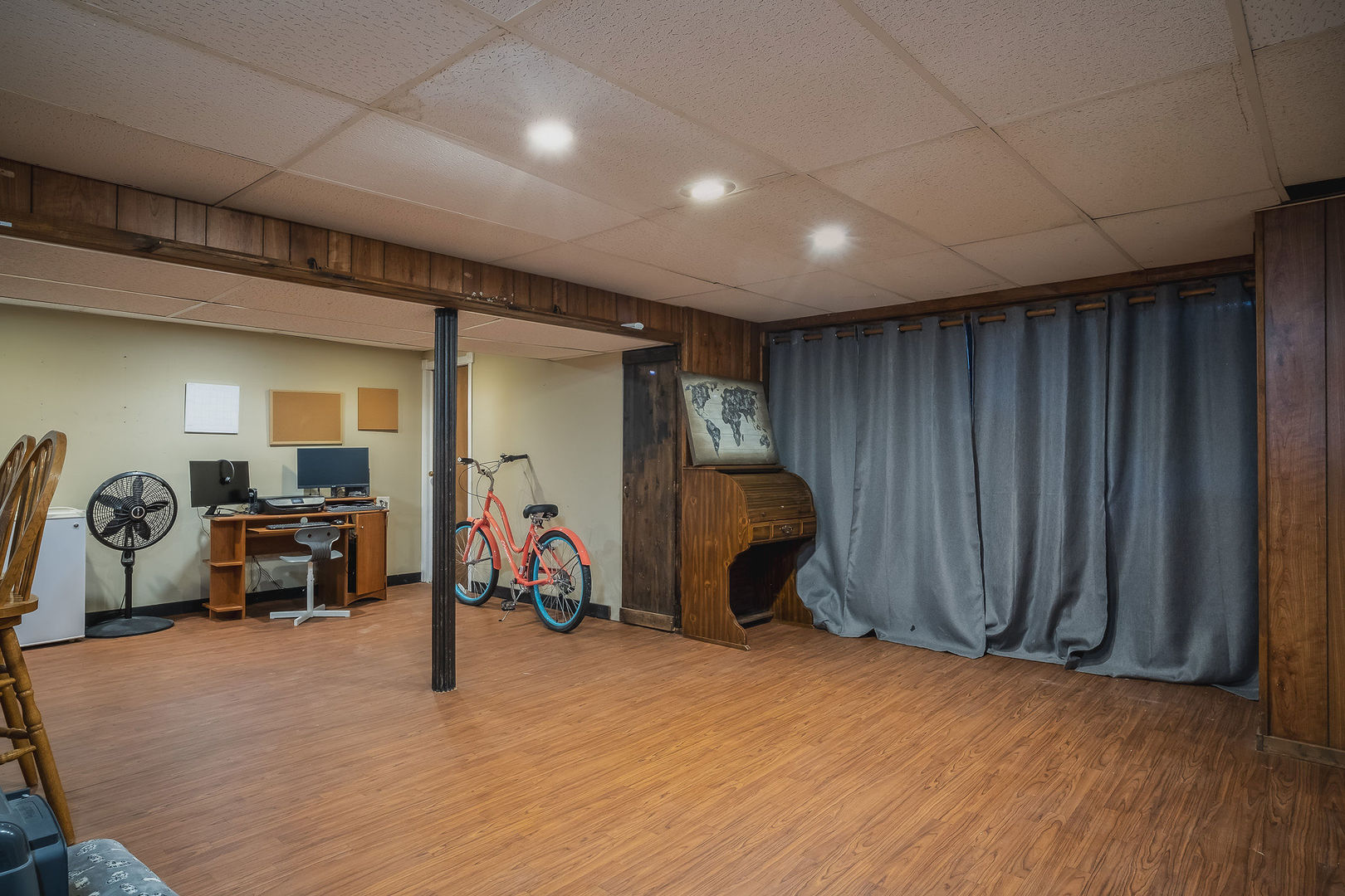 800 Indian Wells Circle Elgin, IL 60123 - Photo 14 of 17 a view of a room with gym equipment