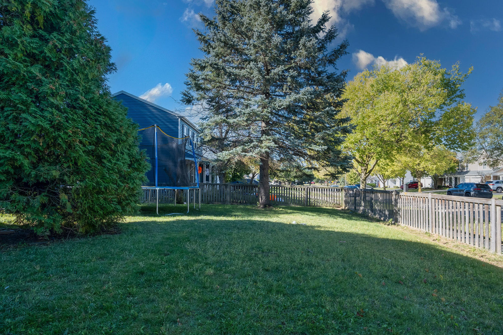 800 Indian Wells Circle Elgin, IL 60123 - Photo 17 of 17 a view of a yard with plants and trees