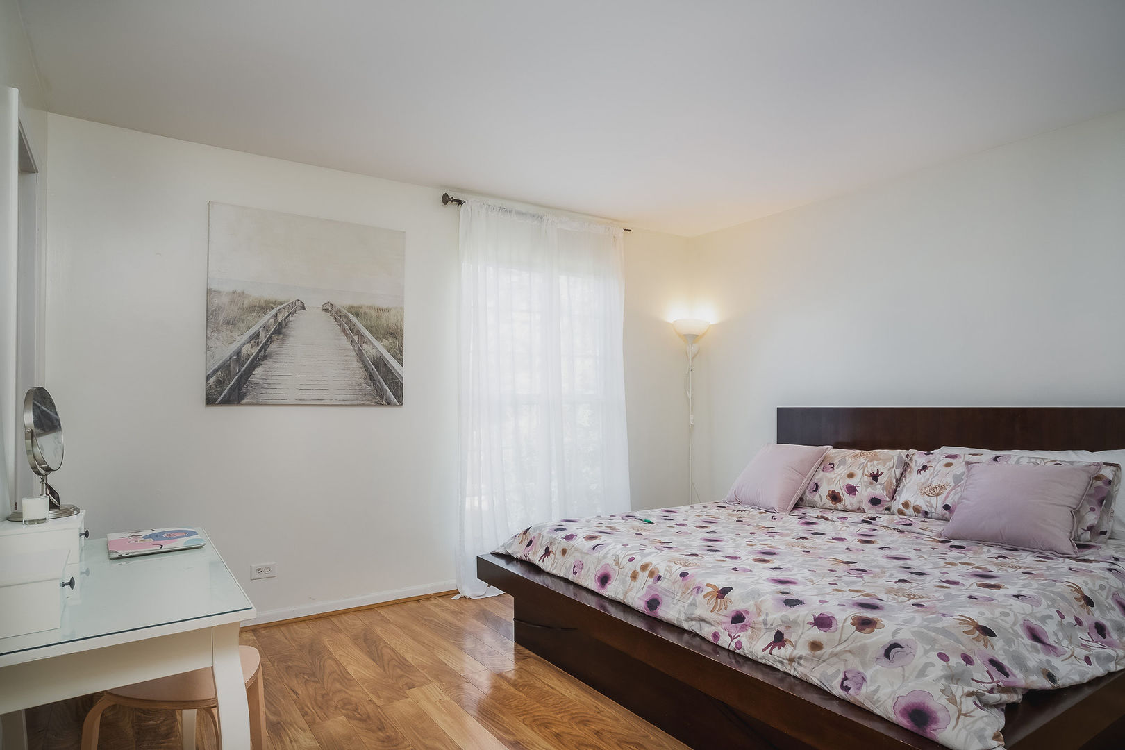 800 Indian Wells Circle Elgin, IL 60123 - Photo 8 of 17 a bedroom with a bed and painting on the wall