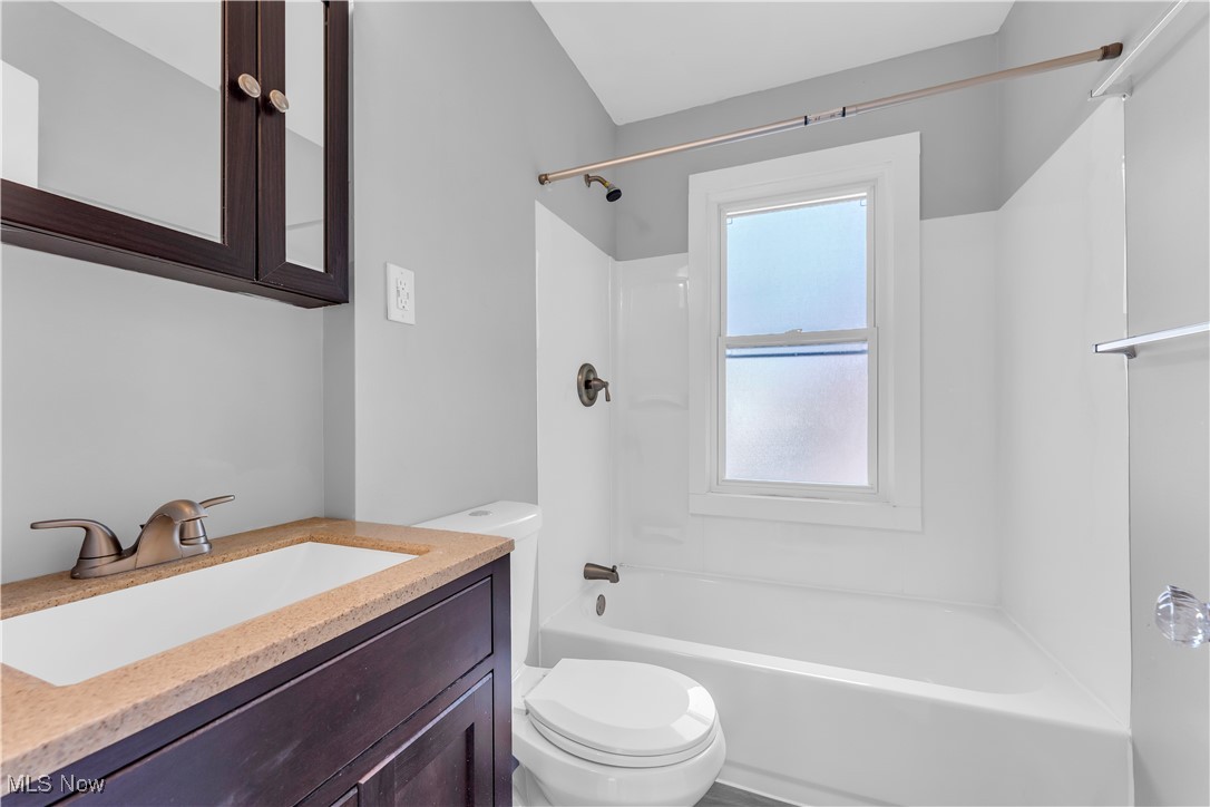 3245 Oak Road Cleveland, OH 44118 - Photo 20 of 24 Full bathroom with bathtub / shower combination, vanity, and toilet