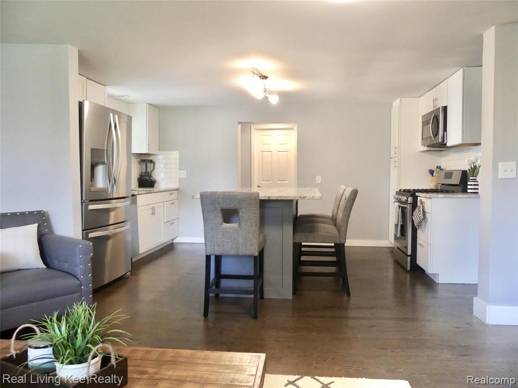 2889 Alexander Street Rochester, MI 48309 - Photo 4 of 30