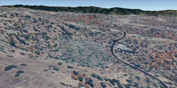 a view of a dry yard