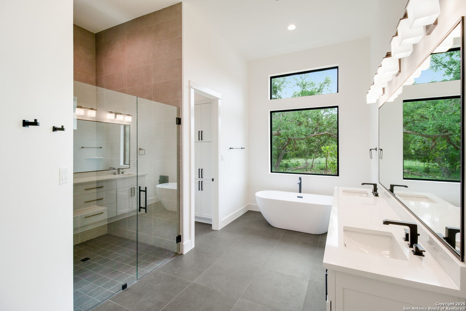 430 Arthur Court Spring Branch, TX 78070 - Photo 22 of 39 a bathroom with a tub sink and mirror