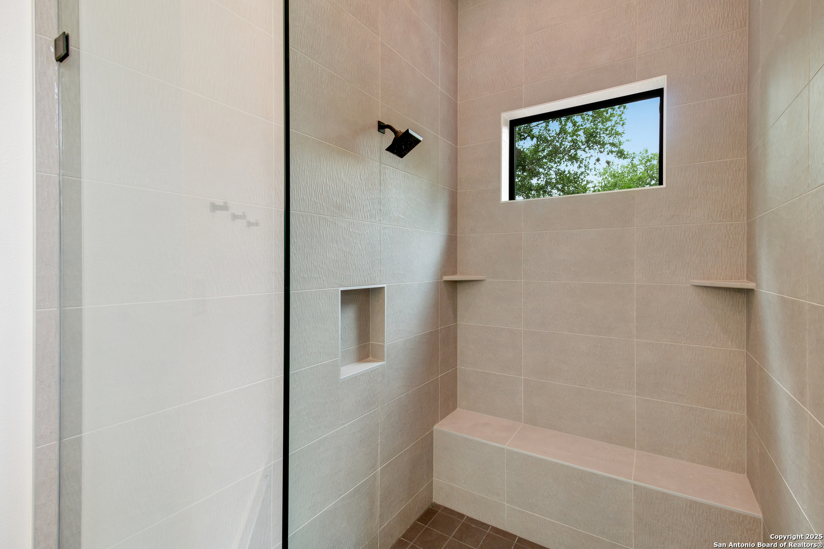 430 Arthur Court Spring Branch, TX 78070 - Photo 24 of 39 a bathroom with a bathtub