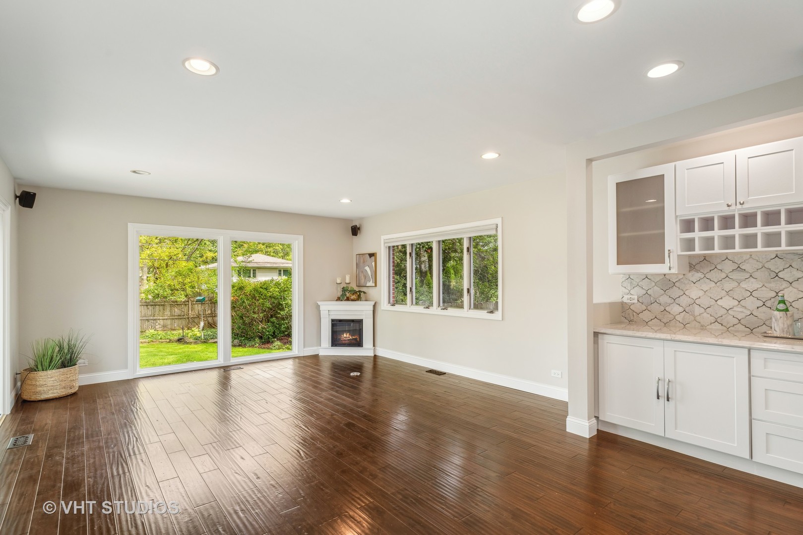 1209 Warrington Road Deerfield, IL 60015 - Photo 11 of 23 Gallery Image 11