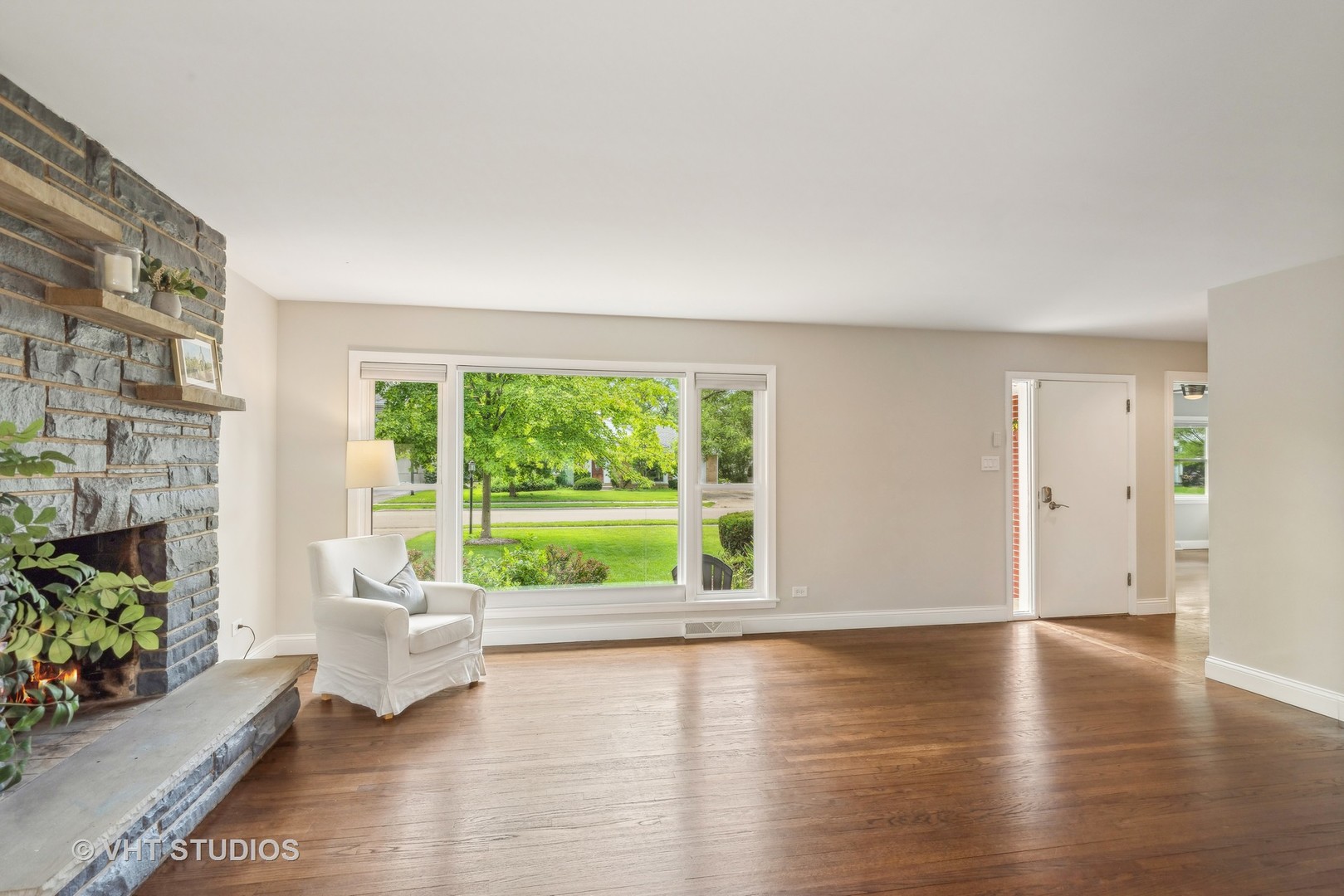 1209 Warrington Road Deerfield, IL 60015 - Photo 2 of 23 Gallery Image 2